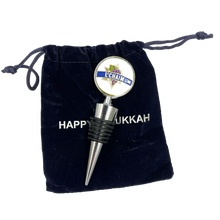 Load image into Gallery viewer, L&#39;Chaim Wine Bottle Stopper Bottle gift present ornament Hanukkah Passover Bar Mitzvah Bat Mitzvah Jewish Israel Shabbot Shabbos Manischewitz BL1-13A - www.ChallengeCoinCreations.com